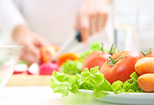 ederal health plans offer tips on eating better.