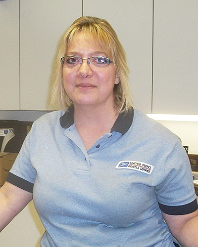 Freeport, IL, Retail Associate Lisa Seffrood