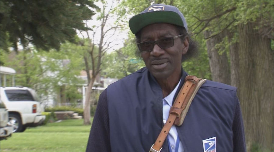 Detroit Letter Carrier Marlon Williams rushed to the aid of a family following a dog attack. Image: WJBK-TV