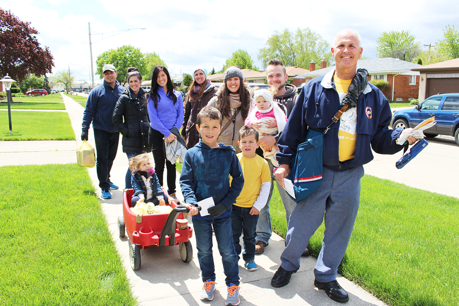 Warren, MI, Letter Carrier Michael Hendren collects food May 14 with help from volunteers, including his daughters.