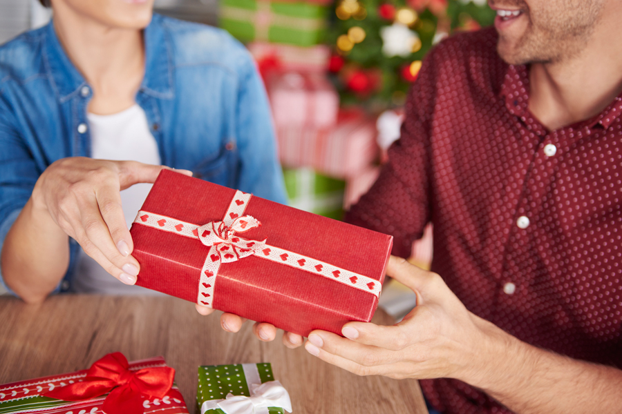Do you know the ethical guidelines for accepting gifts in the workplace?