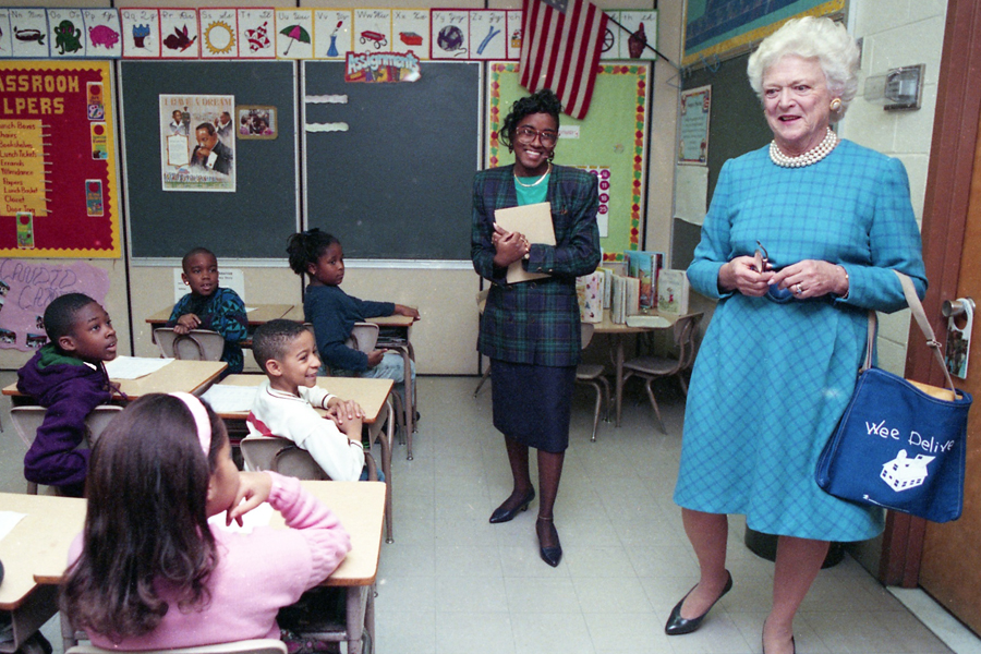 Barbara Bush enters classroom full of elementary-age students