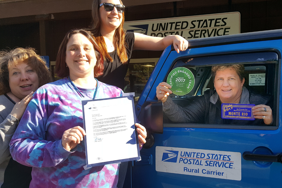 USPS employees hold certificate